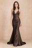 Vestido largo Elodie de satén marrón chocolate, fruncido, con escote en V y corte sirena