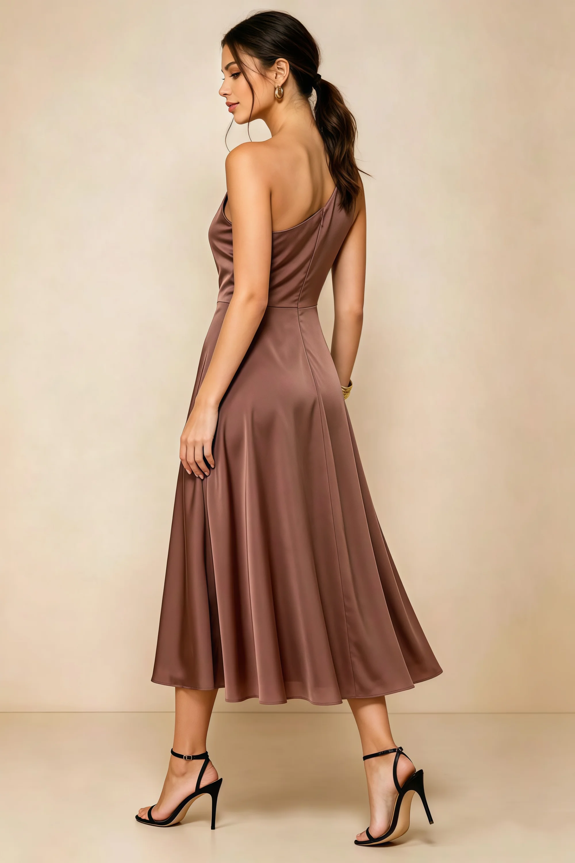 Alexa Mocha Satin One Shoulder Midi Dress with Slit Imagen secundaria del producto