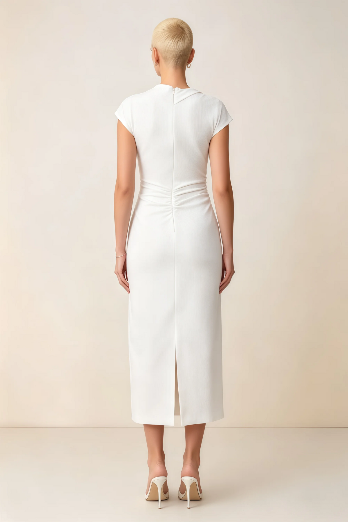Vestido midi color blanco Anita con cuello drapeado y manga corta