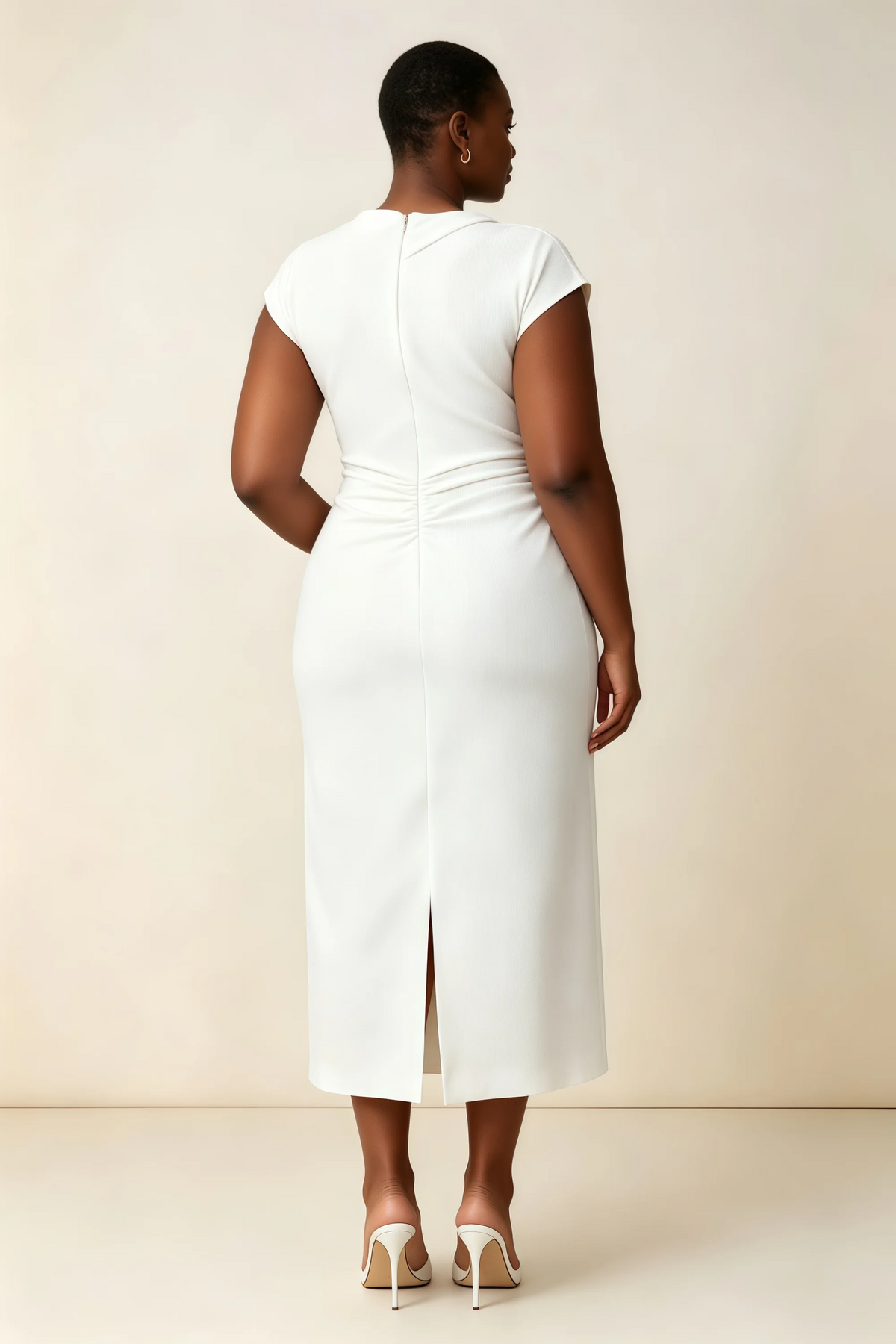 Vestido midi color blanco Anita con cuello drapeado y manga corta