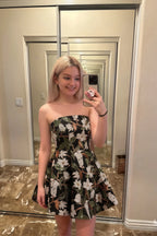 Customer Wearing LVLVS Carol Black Sequin Embellished Bandeau A-Line Mini Dress for Graduation and Casual Going Out | Real-Life Fit and Style of Sequin Floral Party Dress