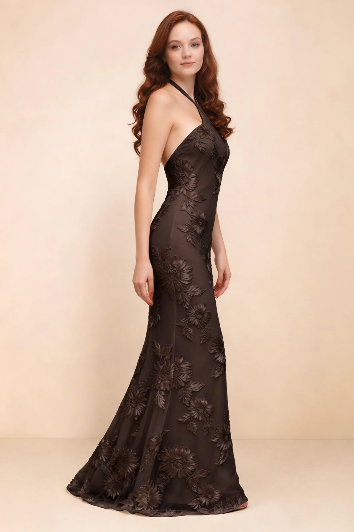 Vestido largo de sirena con escote halter y flores 3D Cassandra en marrón chocolate