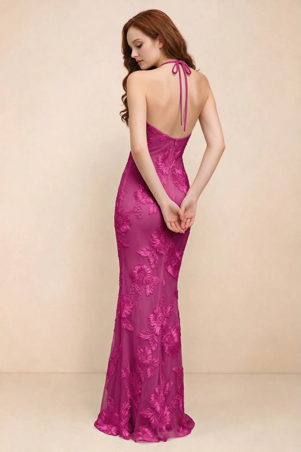 Vestido largo de sirena Cassandra fucsia con estampado floral 3D y cuello halter