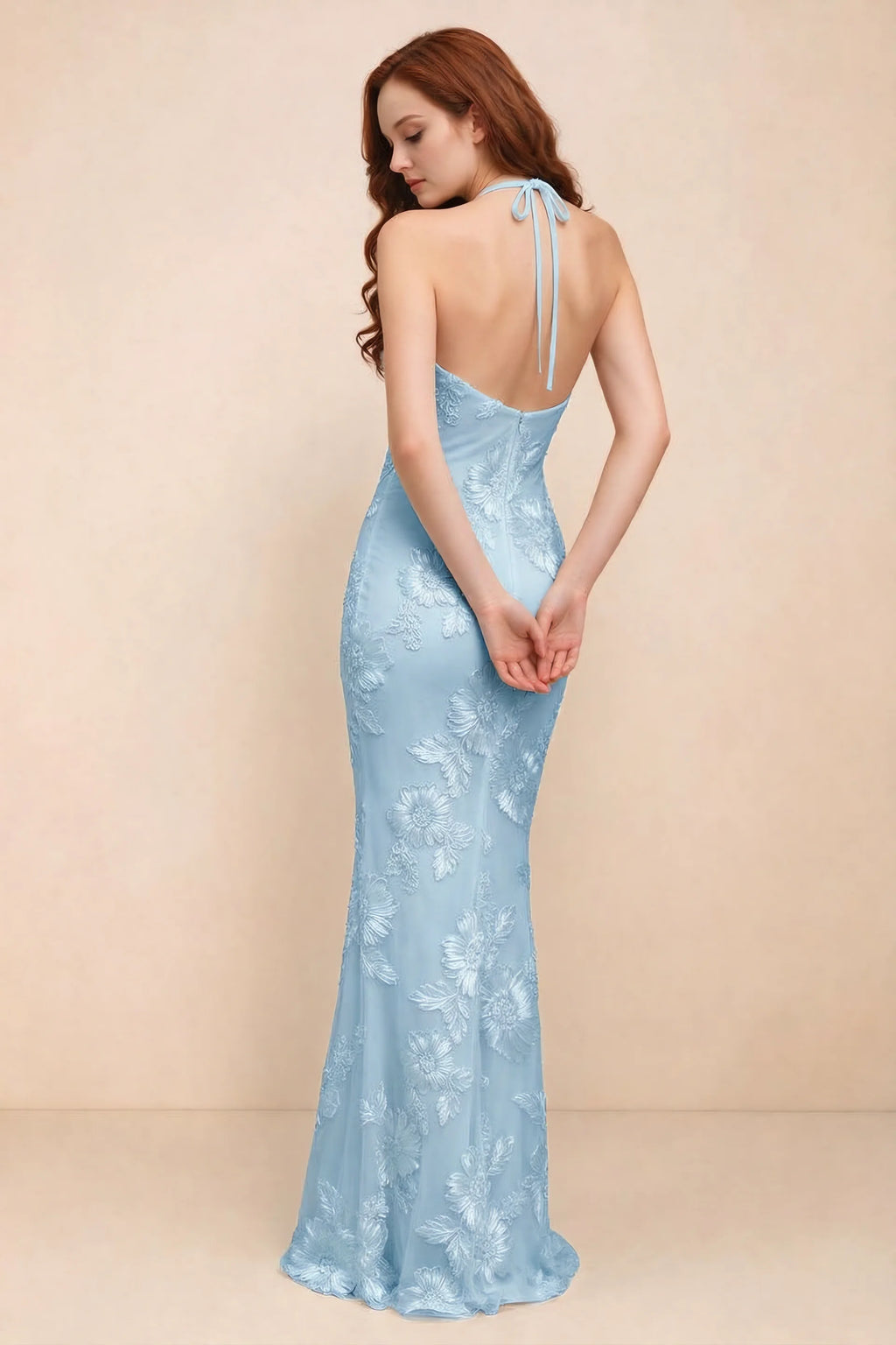 Vestido largo de sirena Cassandra azul claro con escote halter y flores 3D