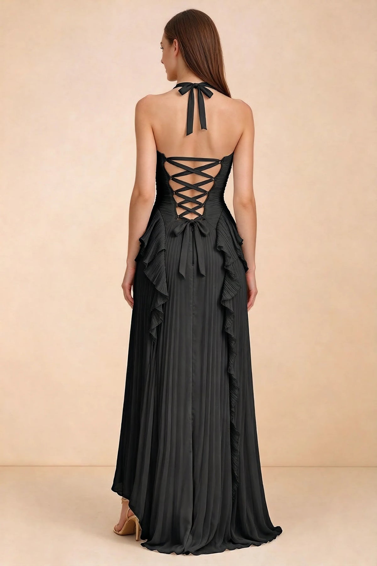 Vestido largo Celeste negro plisado con volantes, cuello halter y abertura alta