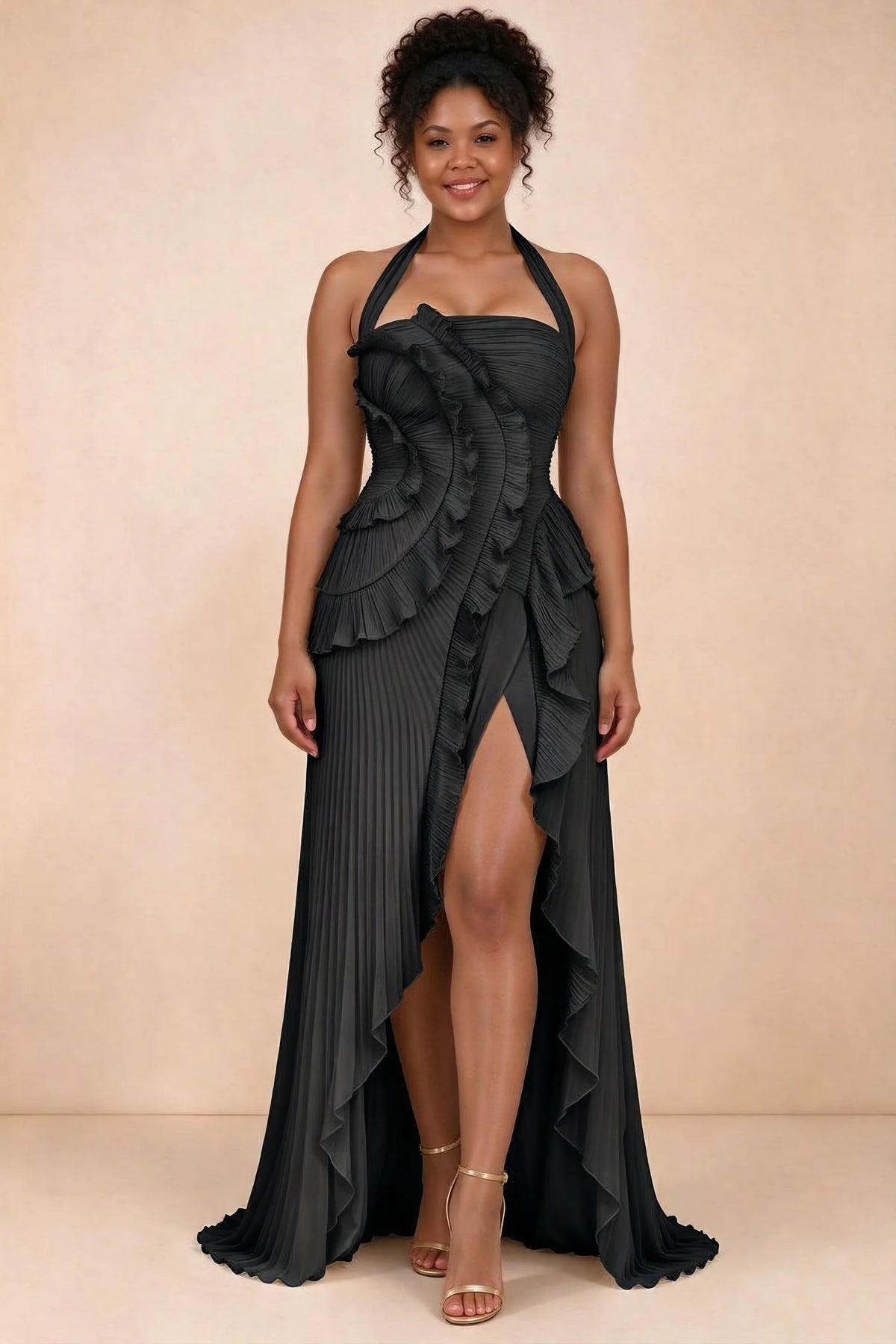 Vestido largo Celeste negro plisado con volantes, cuello halter y abertura alta