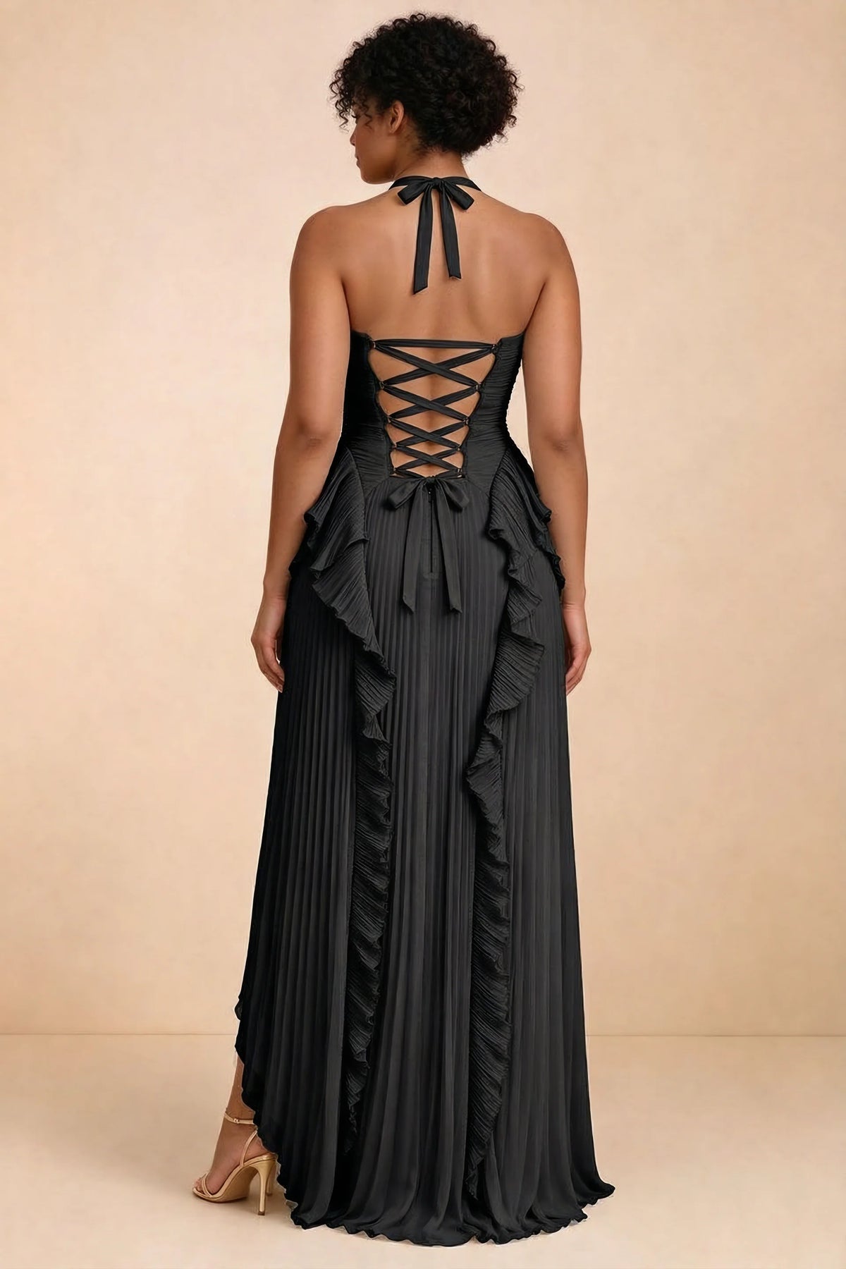 Vestido largo Celeste negro plisado con volantes, cuello halter y abertura alta