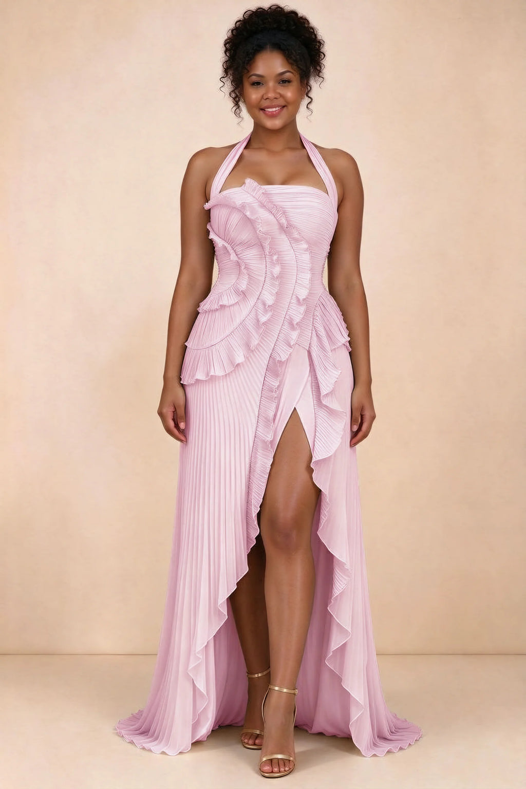 Vestido largo Celeste rosa caramelo con cuello halter, volantes plisados y abertura alta