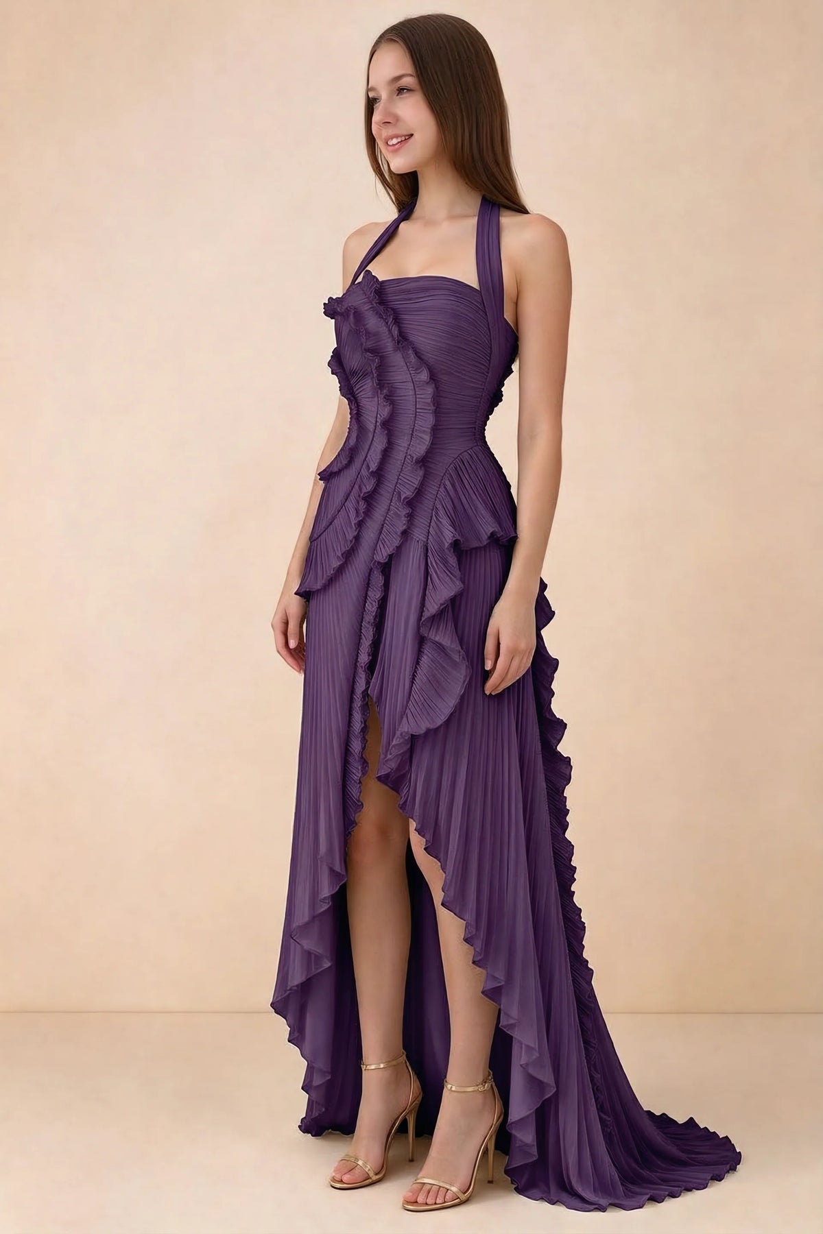 Vestido largo Celeste color uva con cuello halter, volantes plisados y abertura alta