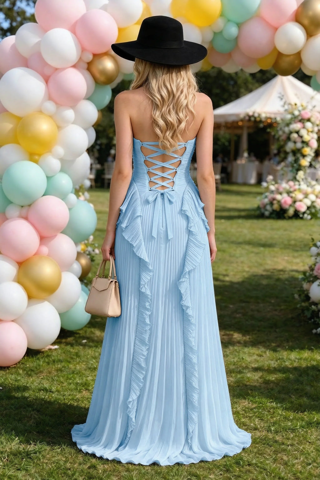 Vestido largo Celeste Haze azul con volantes plisados, cuello halter y abertura alta