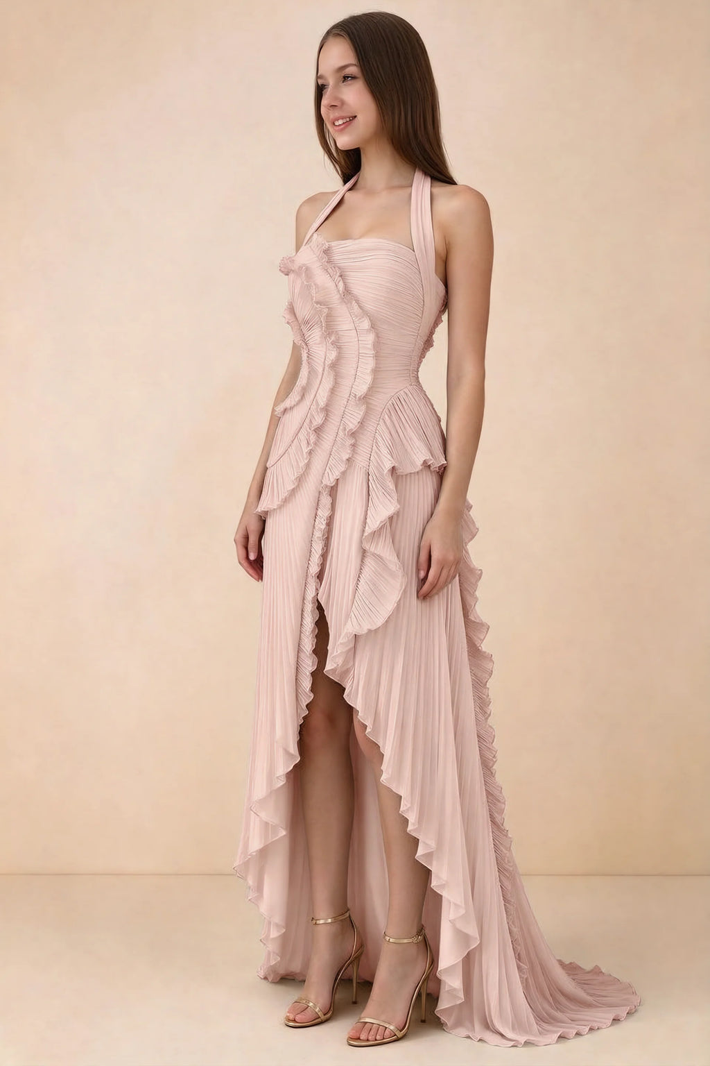 Vestido largo Celeste Haze rosa con volantes plisados, cuello halter y abertura alta