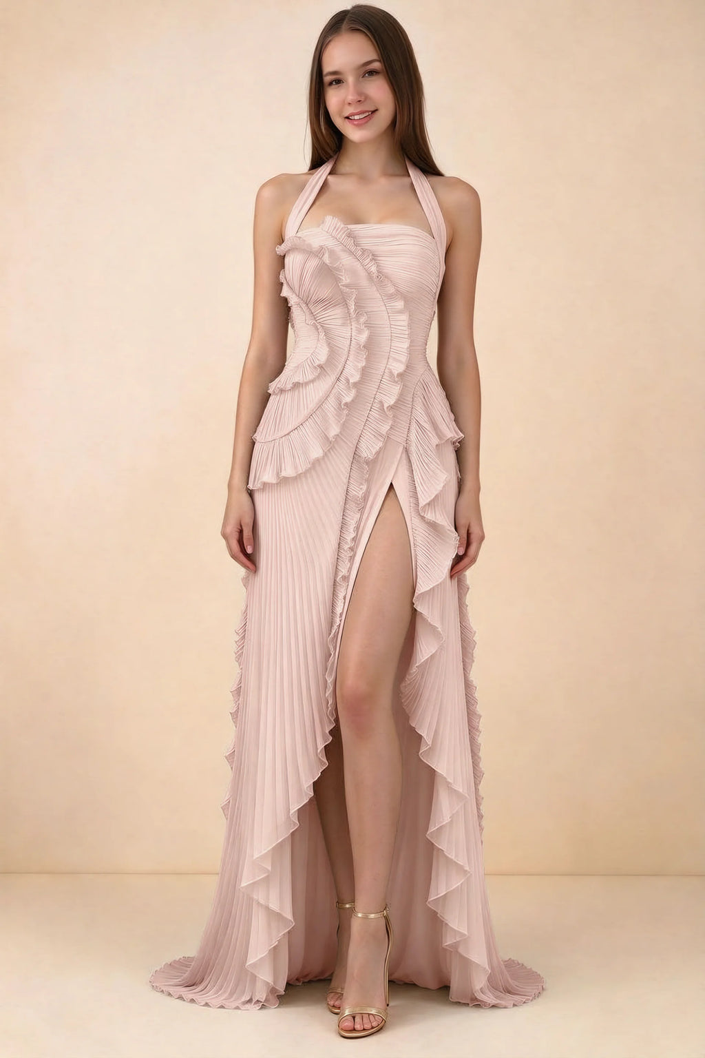 Vestido largo Celeste Haze rosa con volantes plisados, cuello halter y abertura alta