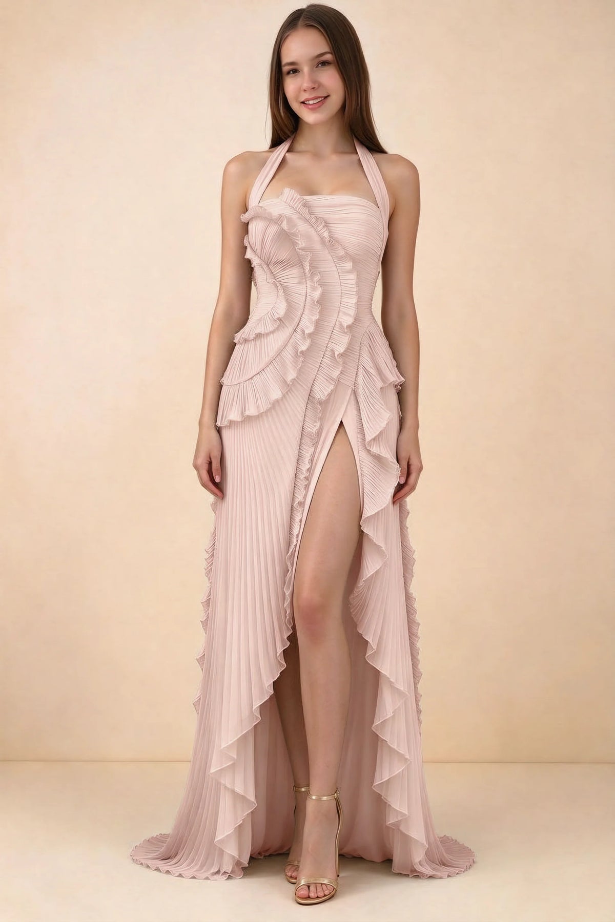 Vestido largo Celeste Haze rosa con volantes plisados, cuello halter y abertura alta