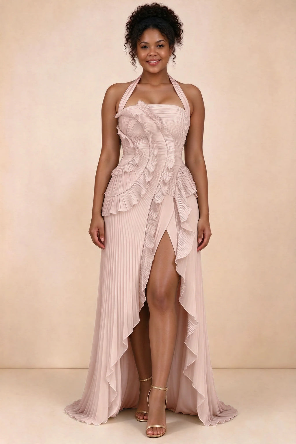 Vestido largo Celeste Haze rosa con volantes plisados, cuello halter y abertura alta