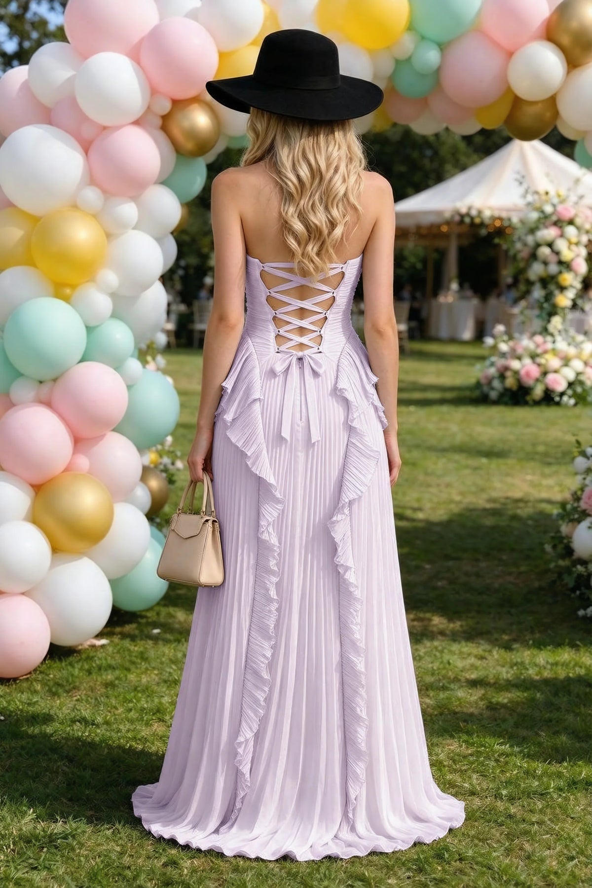 Vestido largo Celeste color lila plisado con volantes, cuello halter y abertura alta