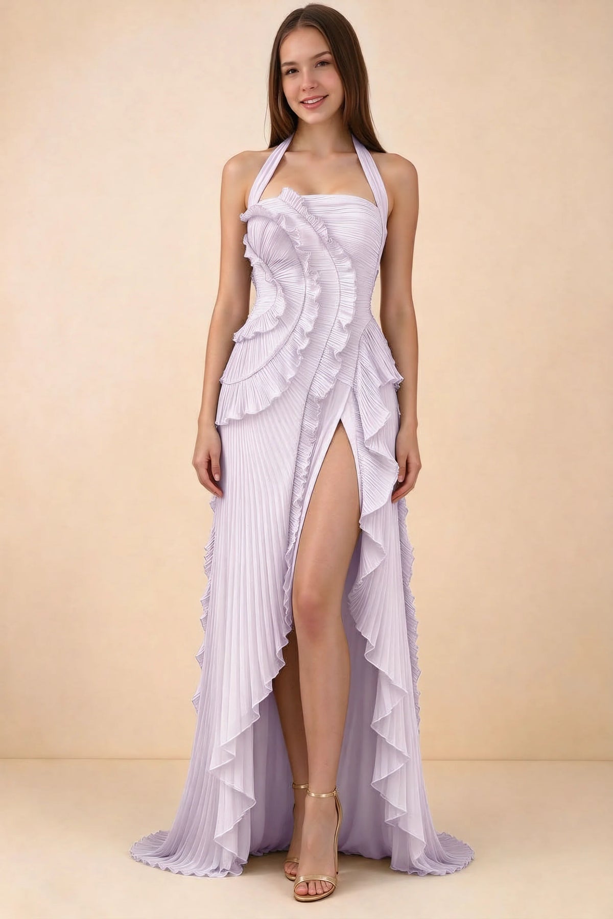 Vestido largo Celeste color lila plisado con volantes, cuello halter y abertura alta