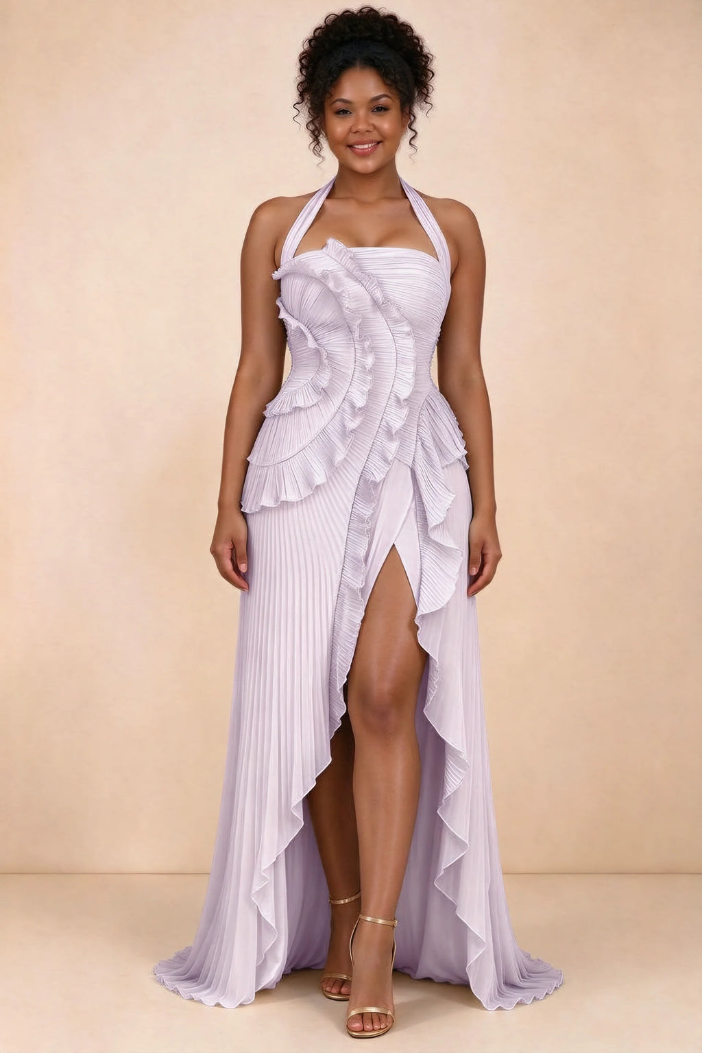 Vestido largo Celeste color lila plisado con volantes, cuello halter y abertura alta