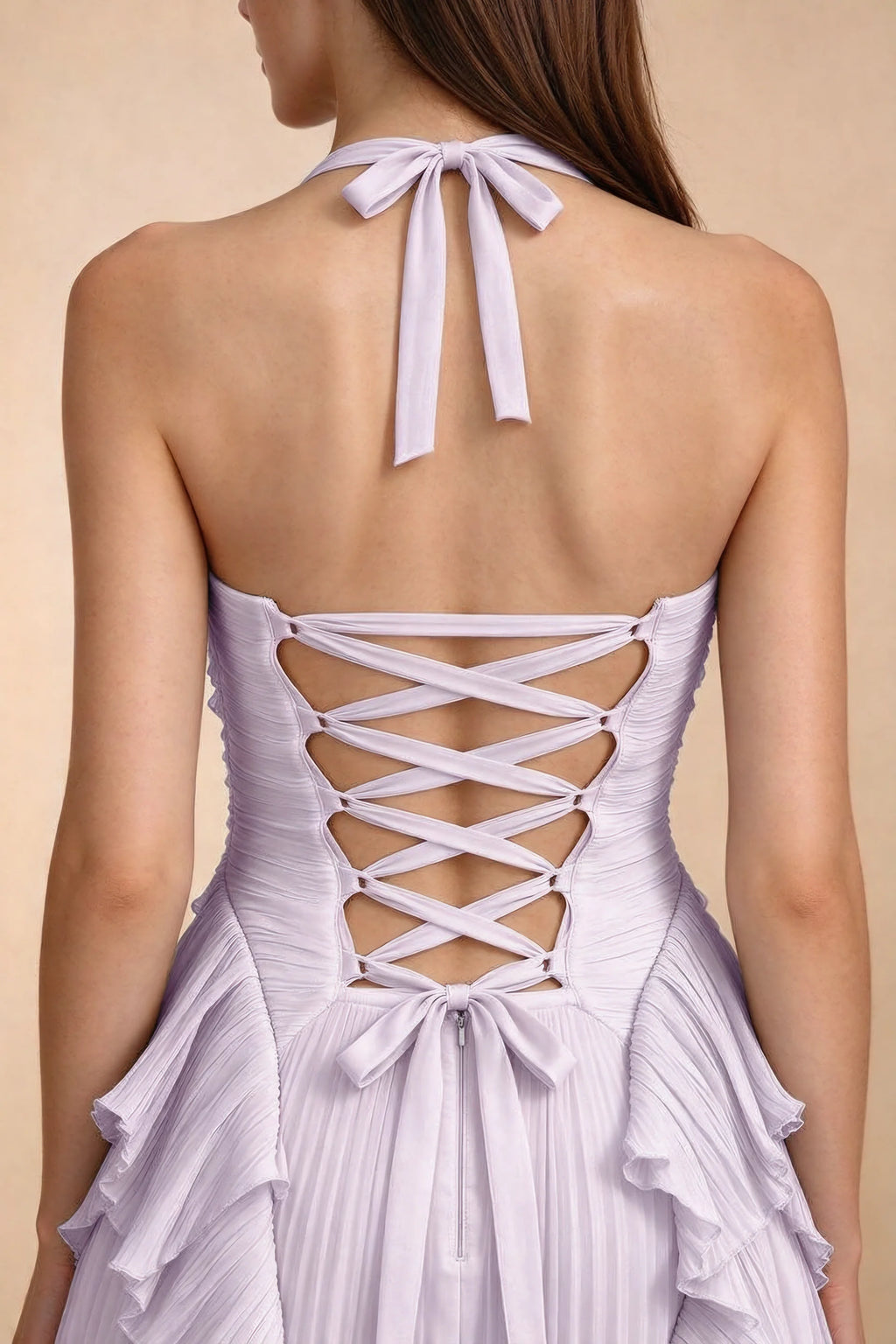 Vestido largo Celeste color lila plisado con volantes, cuello halter y abertura alta