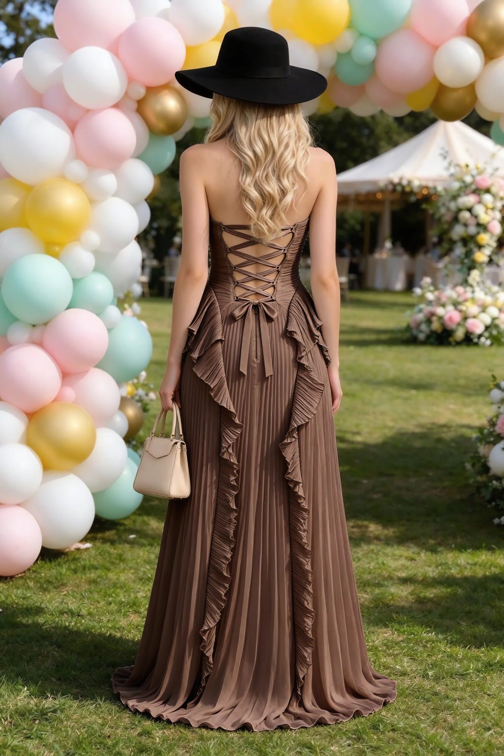 Vestido largo Celeste Mocha plisado con volantes, cuello halter y abertura alta
