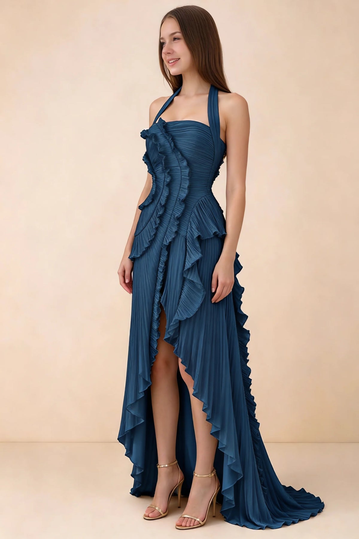 Vestido largo Celeste azul marino plisado con volantes, cuello halter y abertura alta