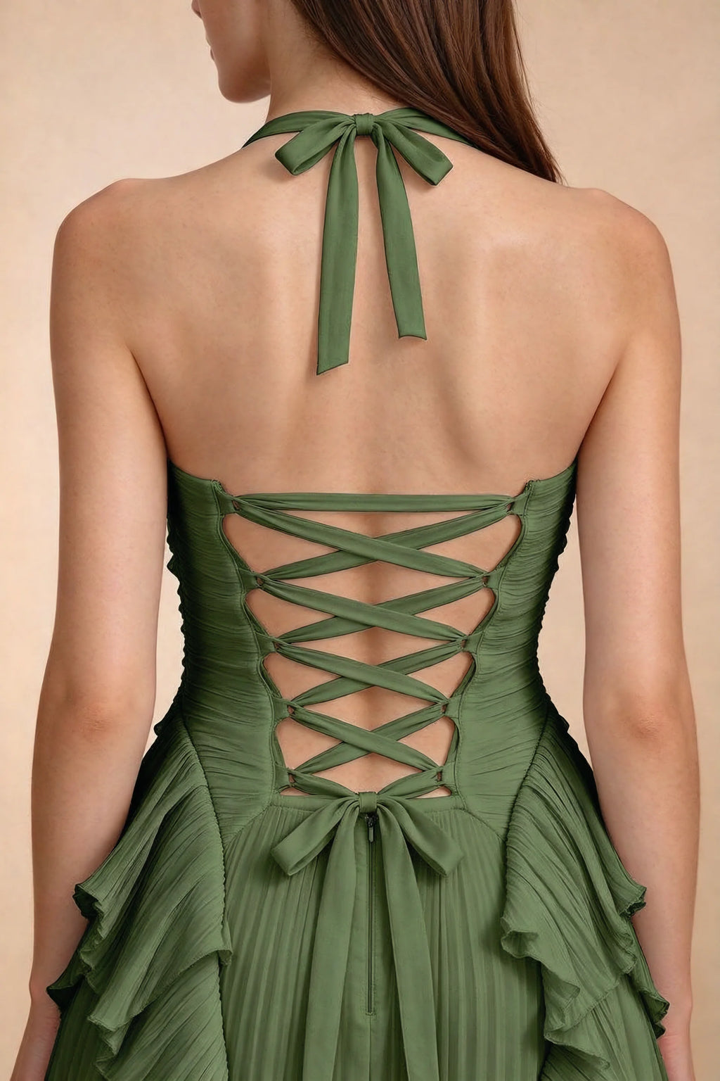 Vestido largo Celeste verde oliva plisado con volantes, cuello halter y abertura alta