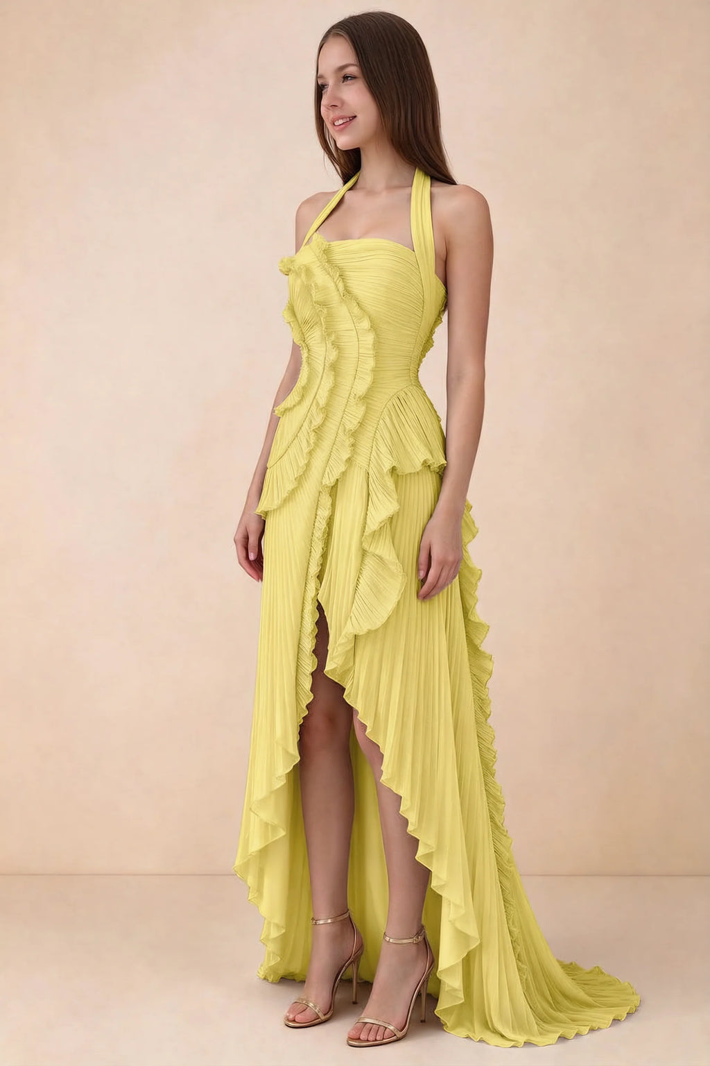 Vestido largo Celeste amarillo pastel con volantes plisados, cuello halter y abertura alta