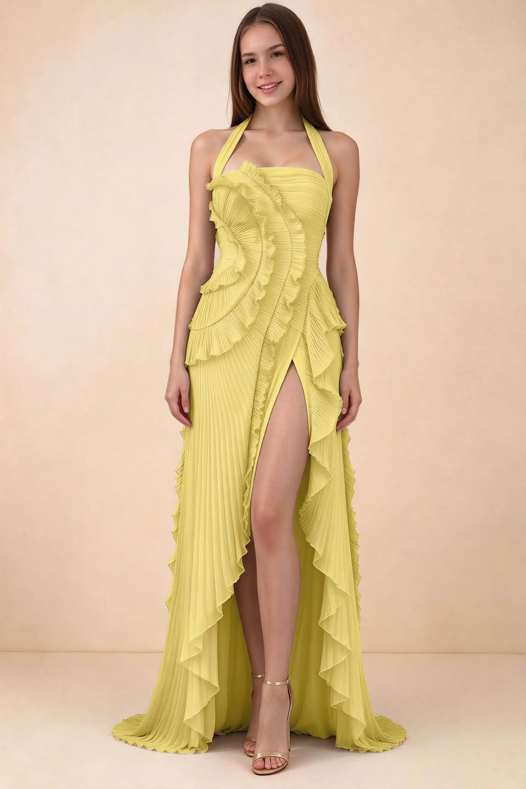 Vestido largo Celeste amarillo pastel con volantes plisados, cuello halter y abertura alta