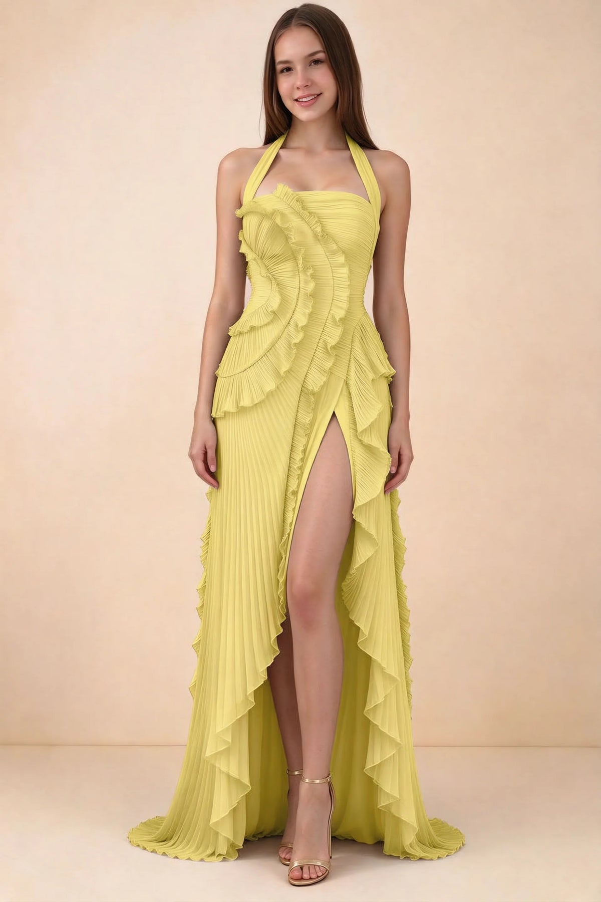Vestido largo Celeste amarillo pastel con volantes plisados, cuello halter y abertura alta