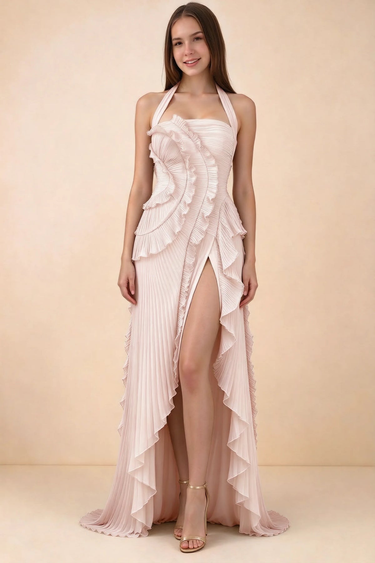 Vestido largo Celeste rosa empolvado con volantes plisados, cuello halter y abertura alta