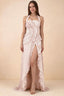 Vestido largo Celeste rosa empolvado con volantes plisados, cuello halter y abertura alta