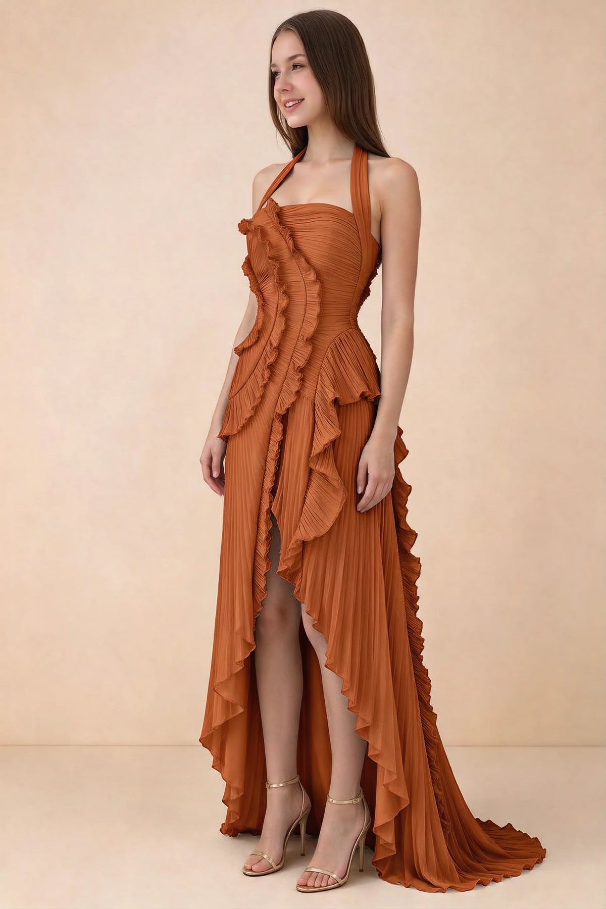 Vestido largo Celeste color óxido con cintura plisada, volantes, cuello halter y abertura alta