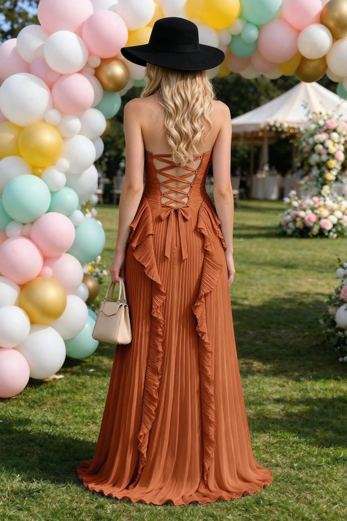 Vestido largo Celeste color óxido con cintura plisada, volantes, cuello halter y abertura alta