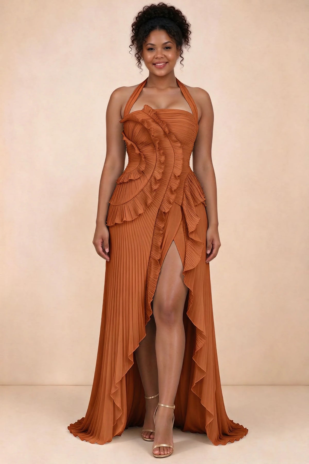 Vestido largo Celeste color óxido con cintura plisada, volantes, cuello halter y abertura alta