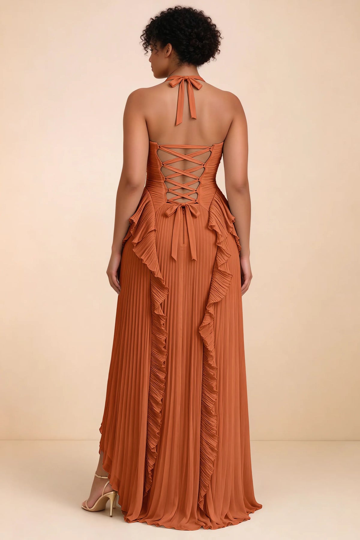 Vestido largo Celeste color óxido con cintura plisada, volantes, cuello halter y abertura alta