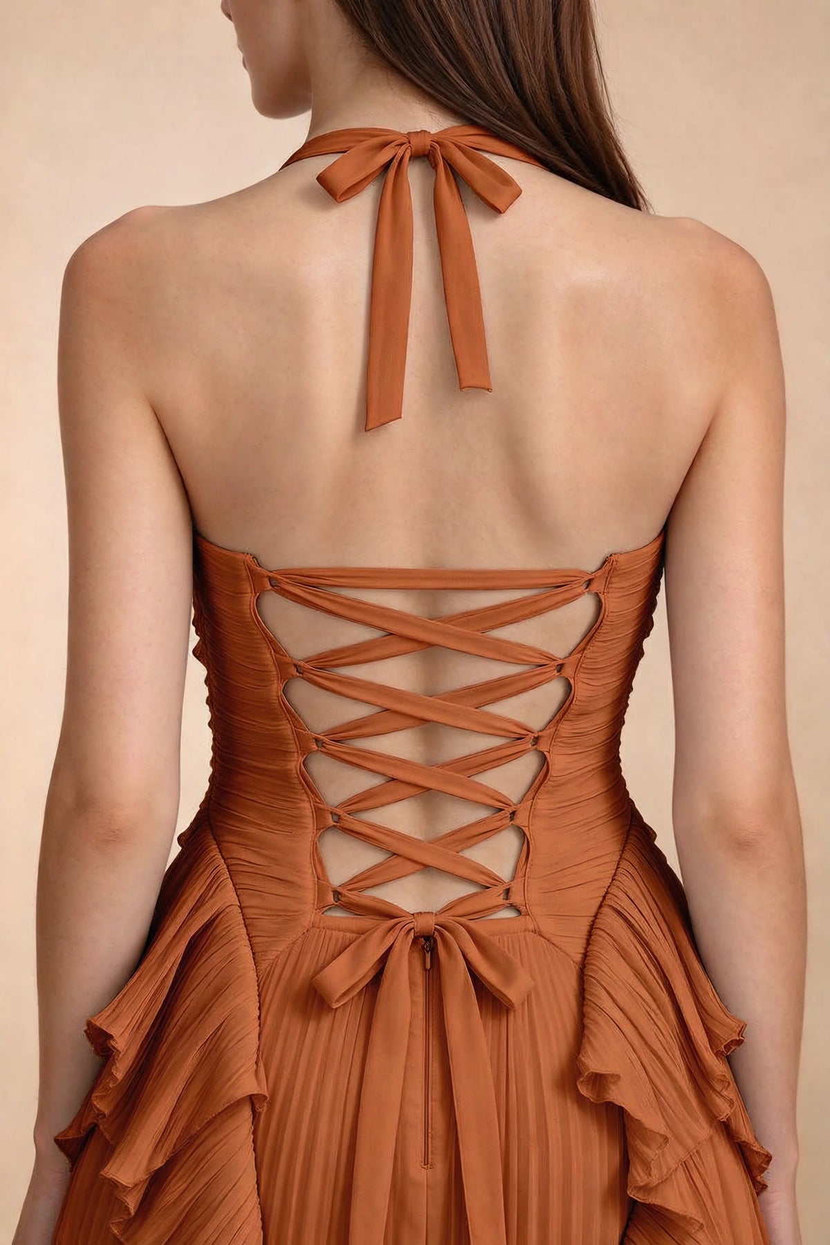 Vestido largo Celeste color óxido con cintura plisada, volantes, cuello halter y abertura alta