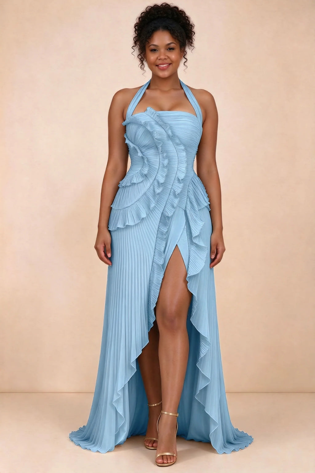 Vestido largo Celeste azul acero con cuello halter, volantes plisados y abertura alta