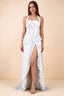 Vestido largo Celeste blanco con volantes plisados, cuello halter y abertura alta