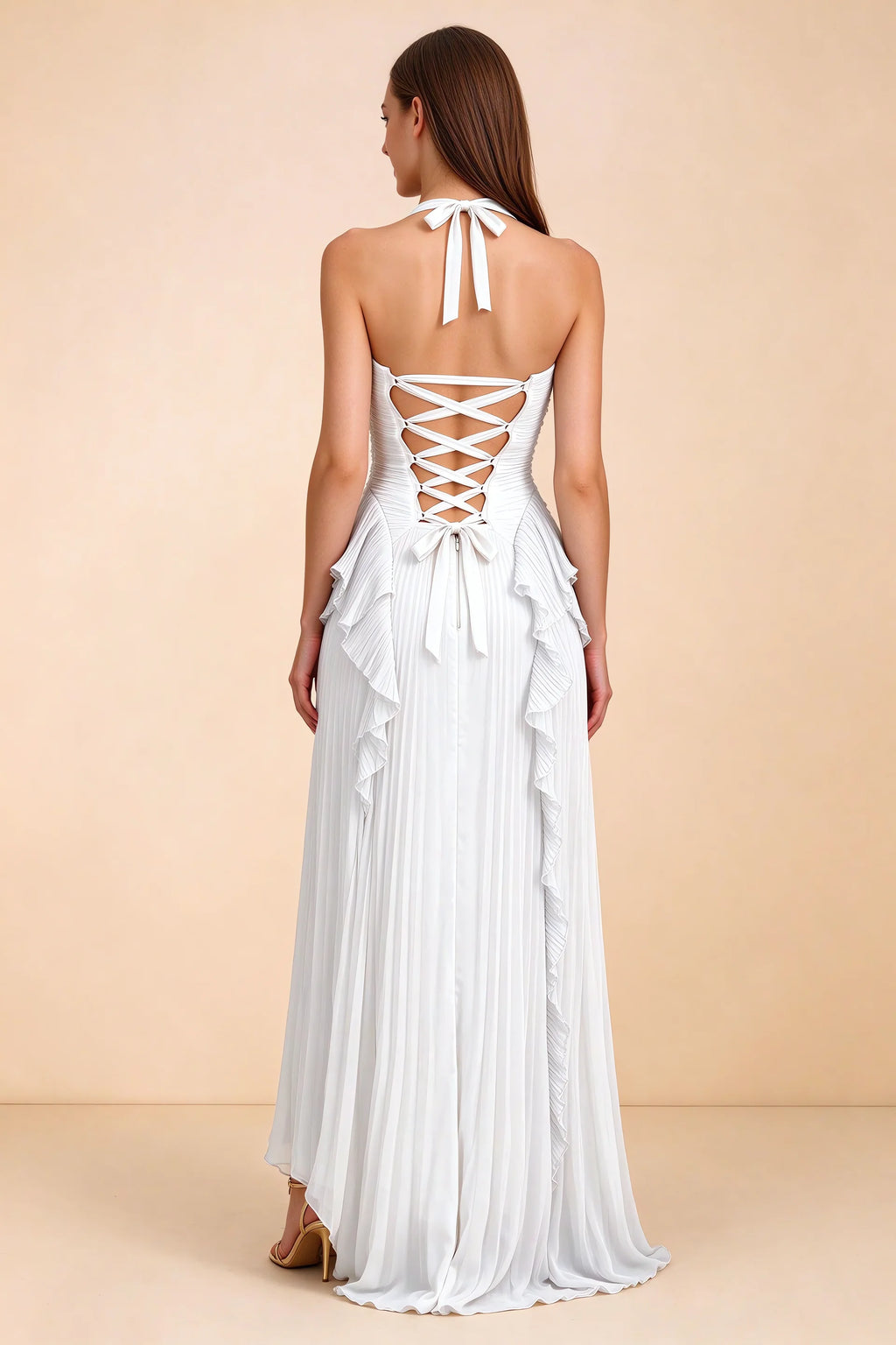 Vestido largo Celeste blanco con volantes plisados, cuello halter y abertura alta