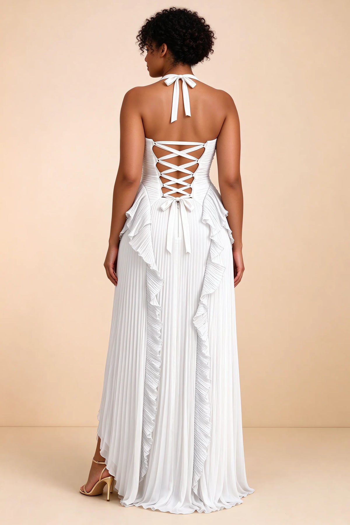Vestido largo Celeste blanco con volantes plisados, cuello halter y abertura alta