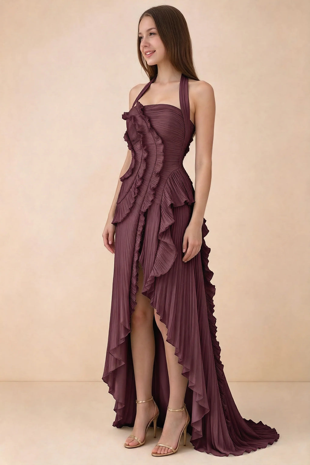 Vestido largo Celeste color vino con cuello halter, volantes plisados y abertura alta