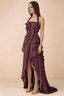 Vestido largo Celeste color vino con cuello halter, volantes plisados y abertura alta