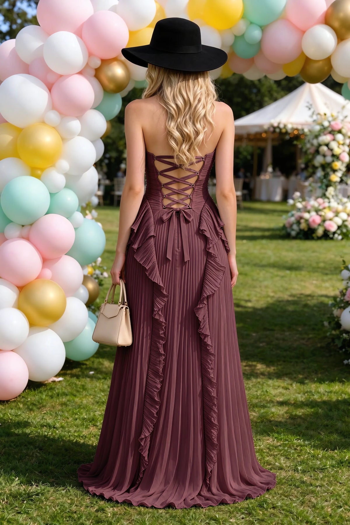 Vestido largo Celeste color vino con cuello halter, volantes plisados y abertura alta
