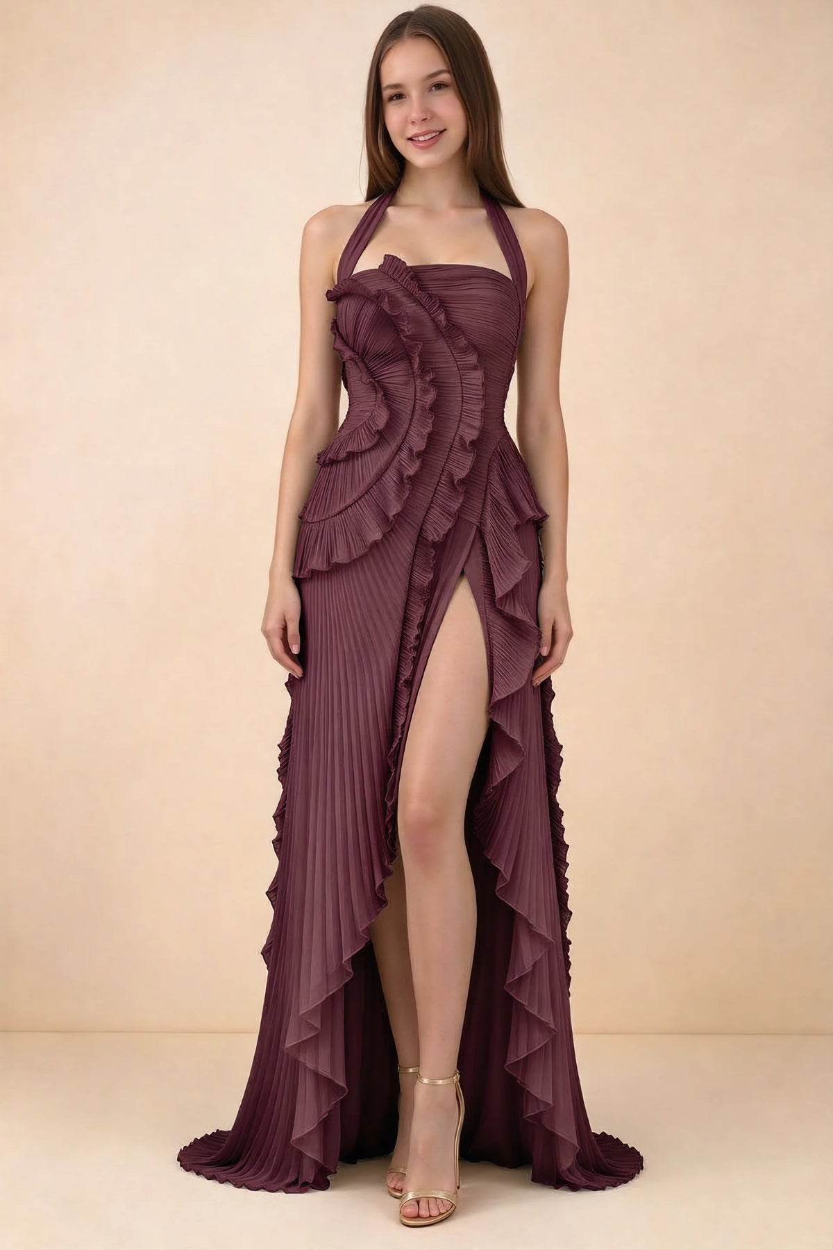 Vestido largo Celeste color vino con cuello halter, volantes plisados y abertura alta