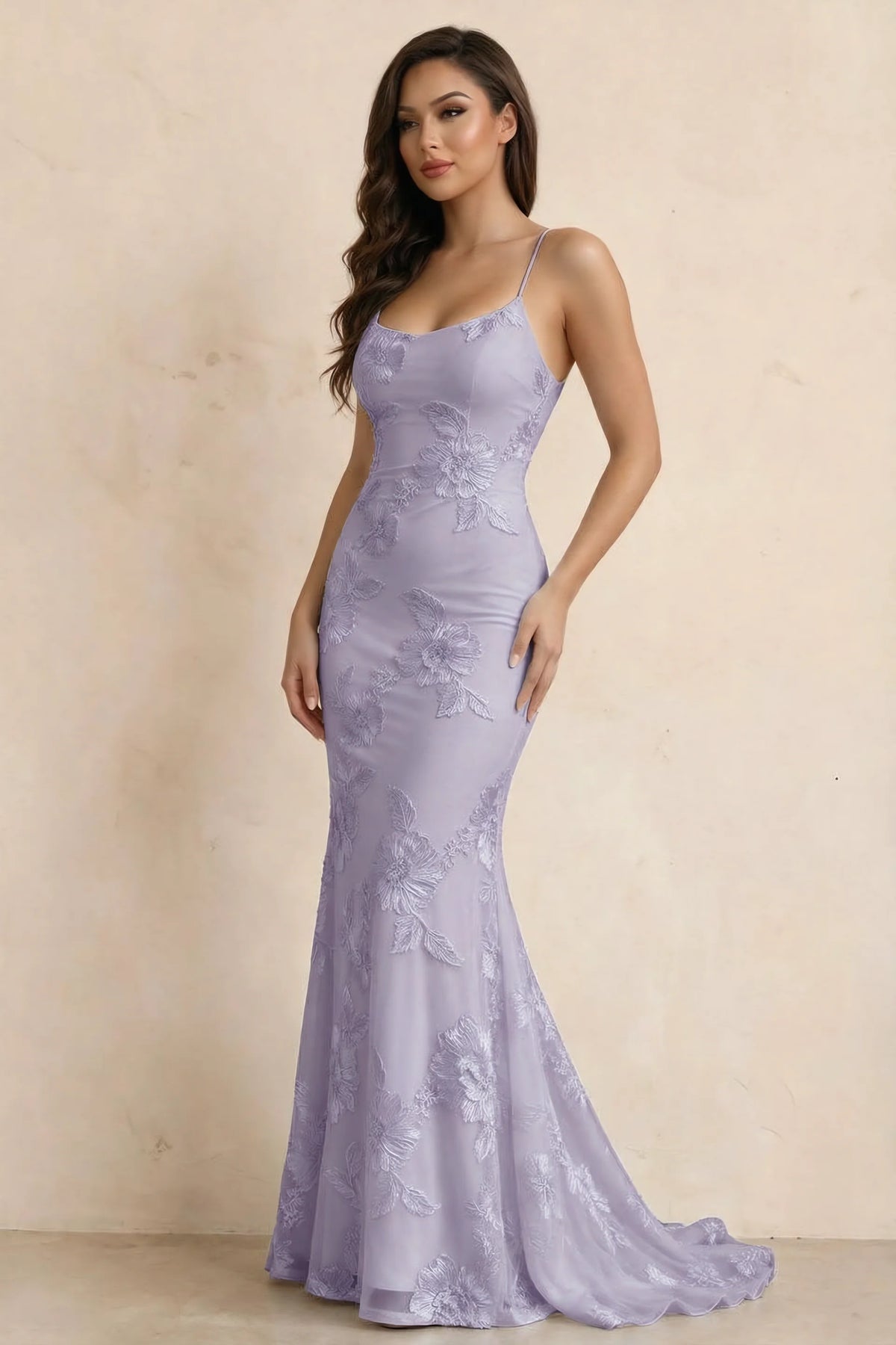 Vestido largo de sirena Cordelia en color morado pálido con apliques florales