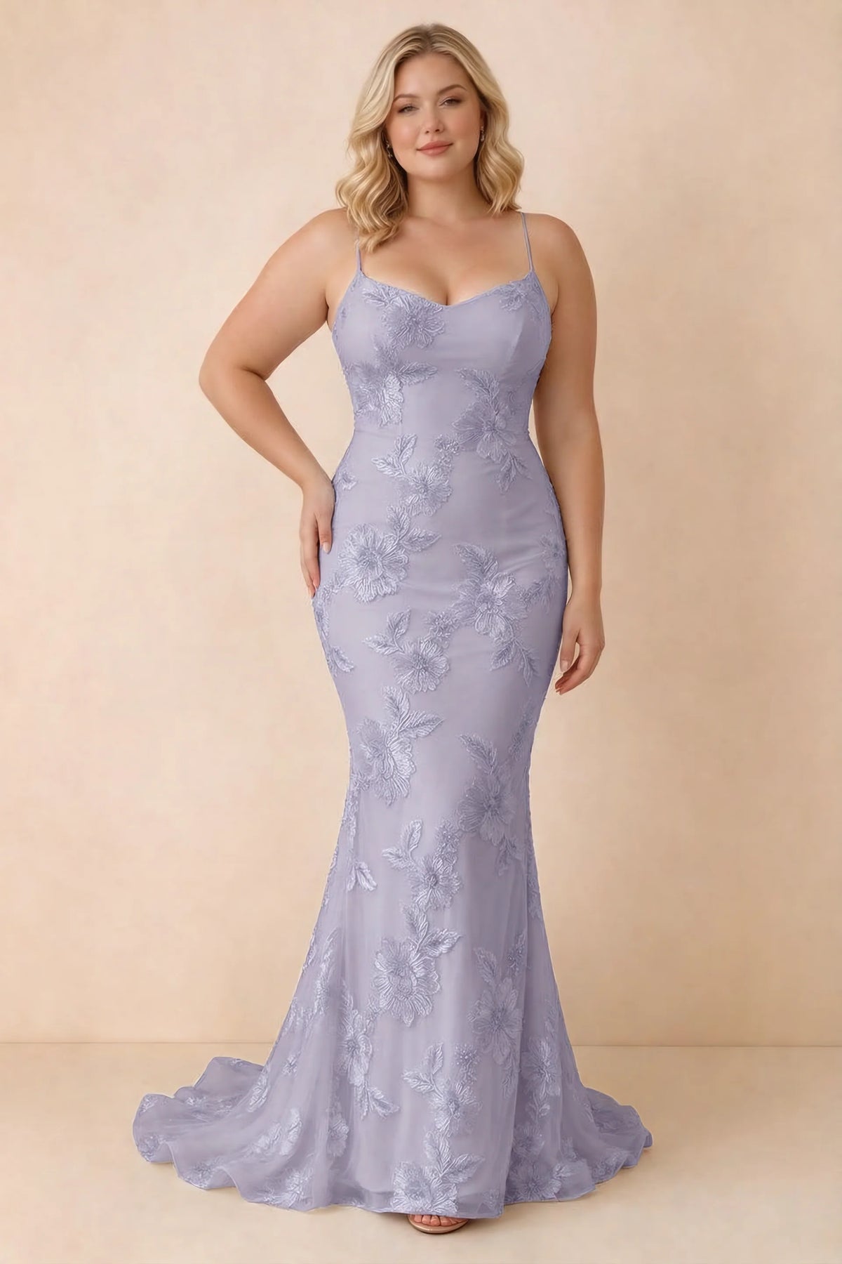 Vestido largo de sirena Cordelia en color morado pálido con apliques florales