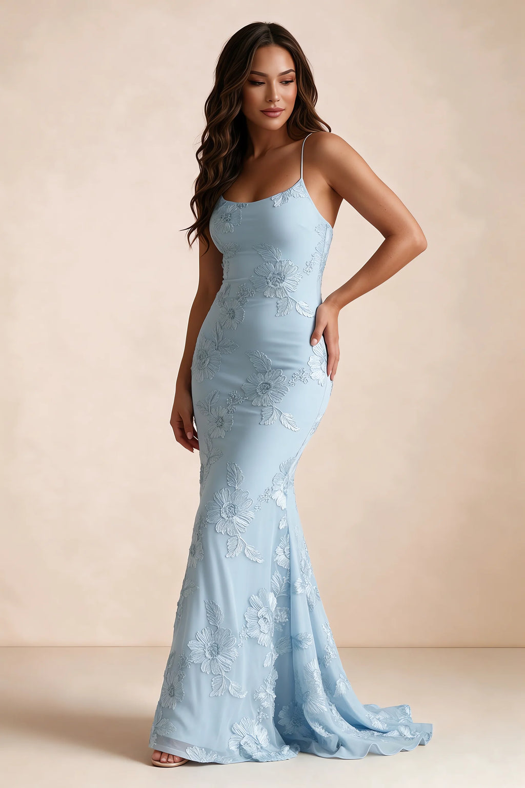 Vestido largo de sirena Cordelia azul cielo con apliques florales