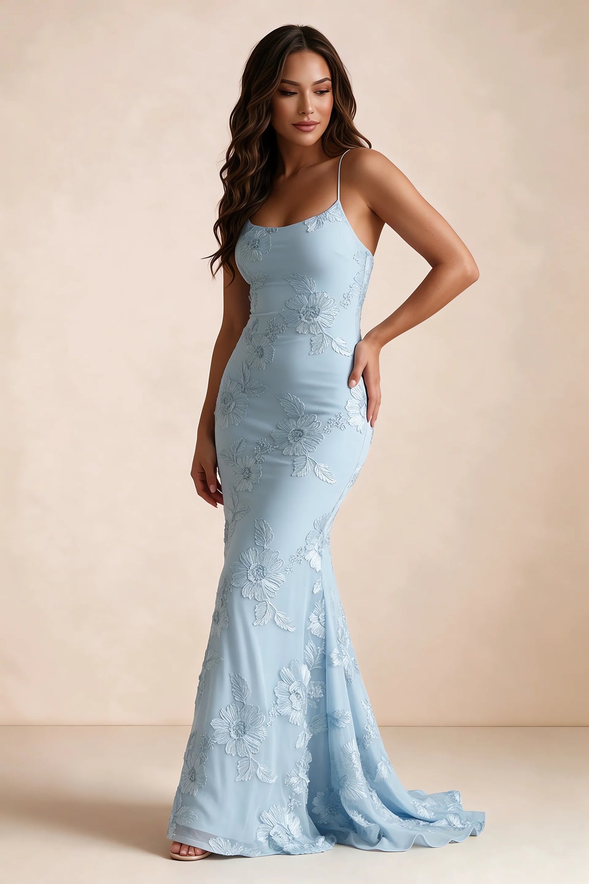 Vestido largo de sirena Cordelia azul cielo con apliques florales