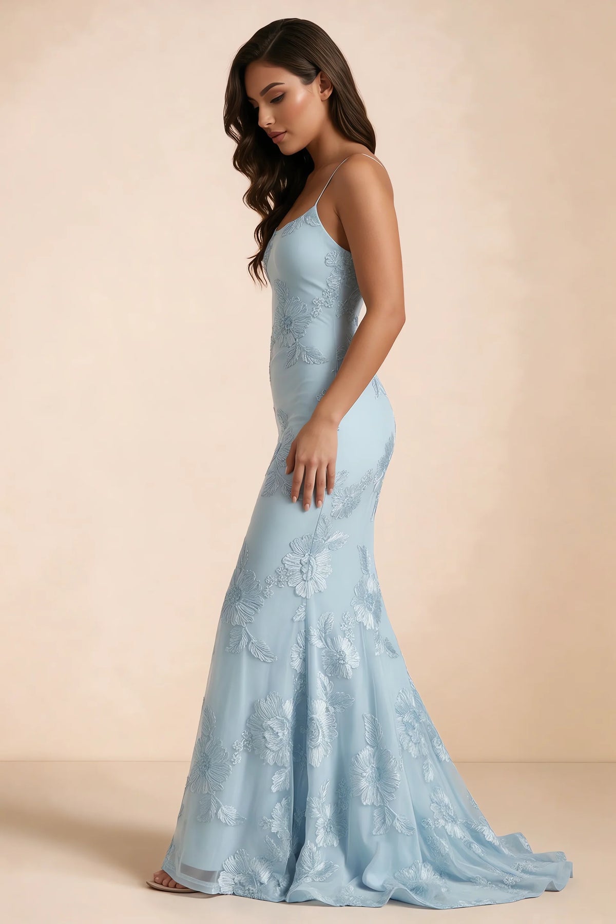 Vestido largo de sirena Cordelia azul cielo con apliques florales