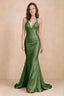 Vestido largo de satén Elodie Basil fruncido con escote en V y corte sirena