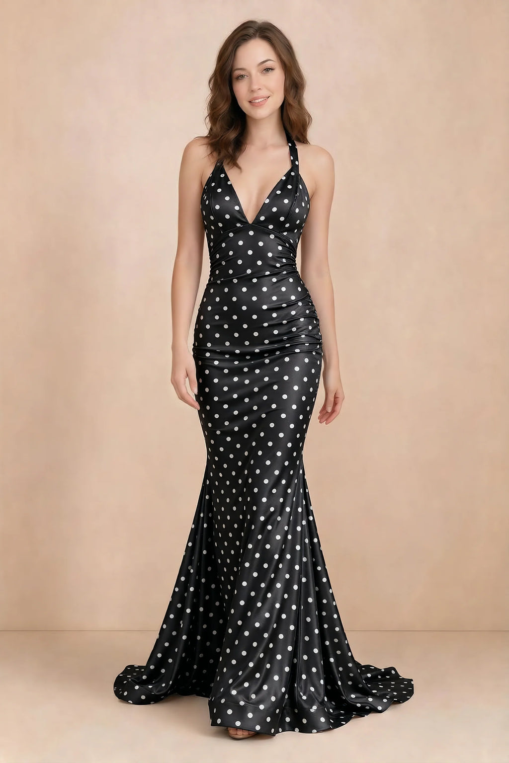 Vestido largo Elodie negro con lunares, fruncido, cuello en V y corte sirena